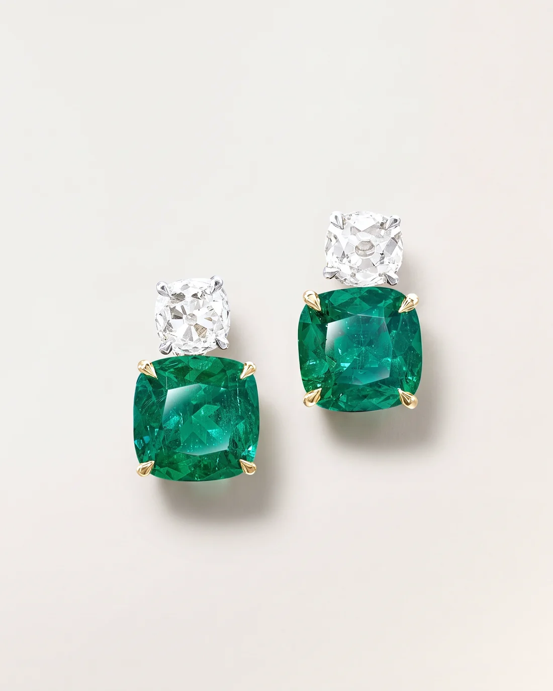 ORTIGAS Emerald Toi et Moi earrings, front view